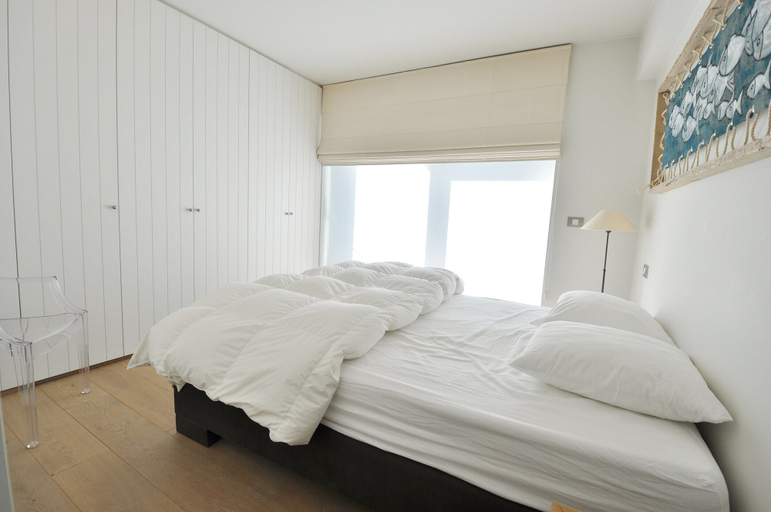Room 2, Apartment in Duinbergen by the Seafront, West-Vlaanderen