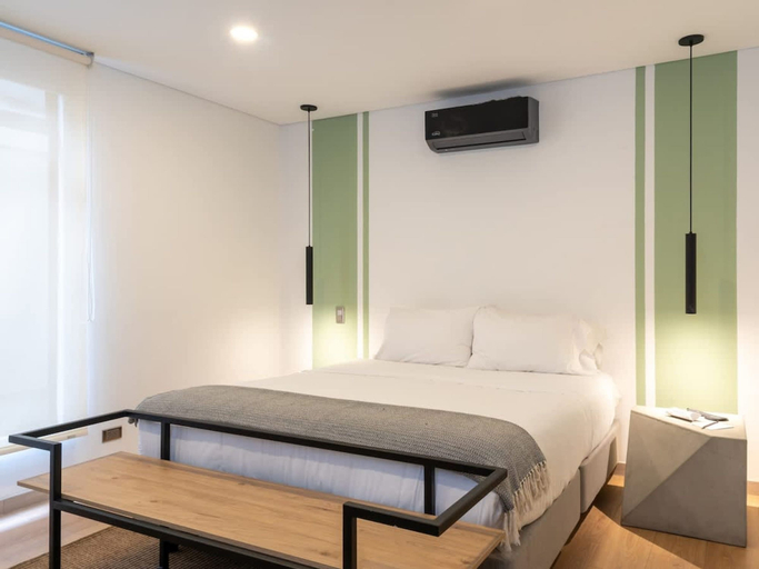 Room 3, Cozy 3 BR w Balcony in Laureles Medell n, Medellín
