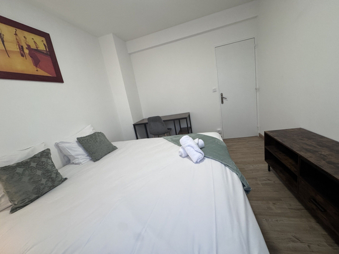 Room 5, Quiet Retreat for 7 in Loire, Sarthe