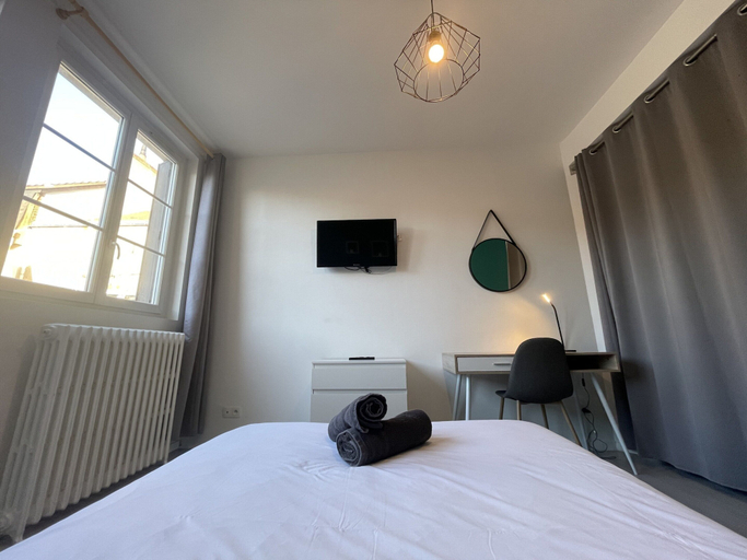 Room 5, Central Le Mans Apartment, Sarthe