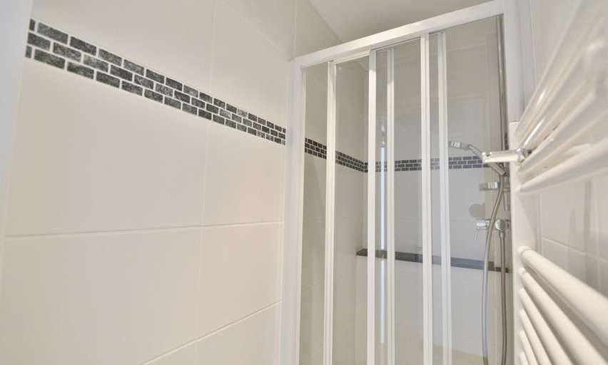 Bathroom 1, Apartment in Belgium With Stunning Sea Views, West-Vlaanderen