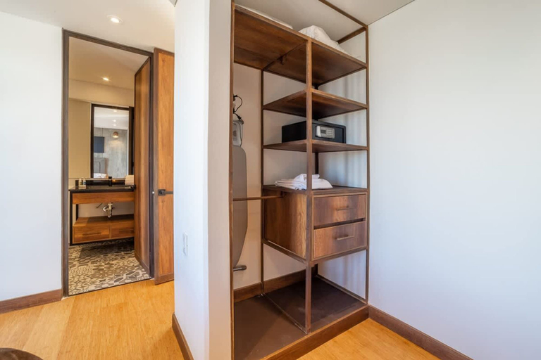 Room 4, Stylish 2 Masters w Patio View, Santafé de Bogotá
