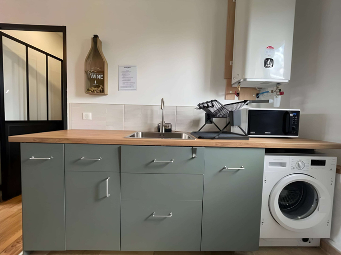 Private kitchen 3, Chic & Cozy - Luxe Flat With Projector, Sarthe