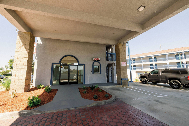 Front of property, Downey Inn, Los Angeles