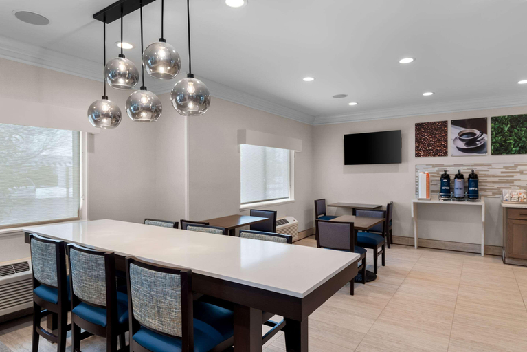 Public Area 2, Clarion Pointe Mattoon near University, Coles