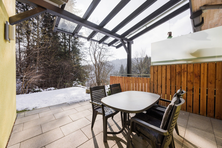Outdoor dining, Apartment in Hotting Near Nordkette, Innsbruck