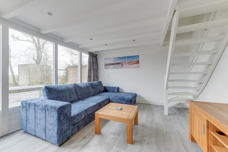 Living room 3, Modern, Cosy Family Bungalow Near Beach, Zijpe