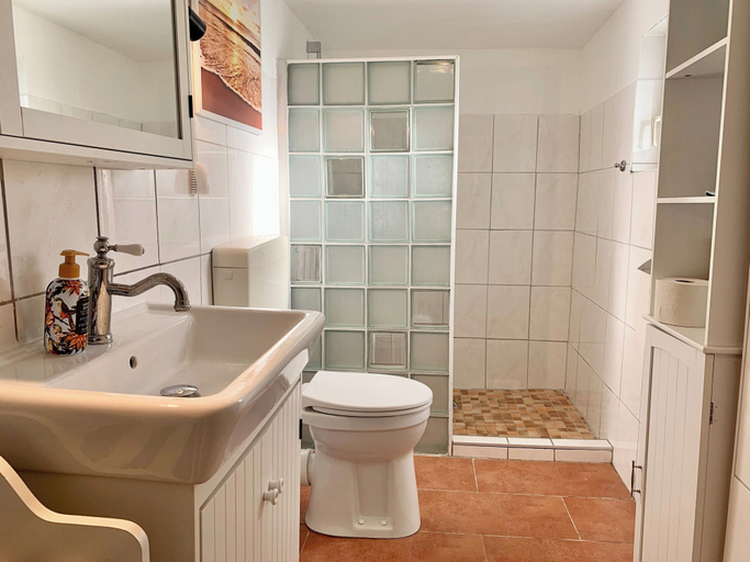 Bathroom, Bungalow in Sint Maartenszee Near Beach, Zijpe