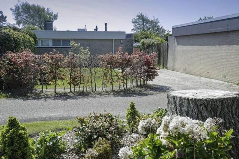 Garden 5, Bungalow With South-facing Garden, Zijpe