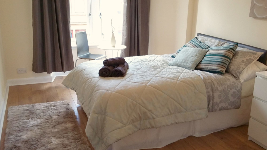 Others 3, 2 Bed Apartment in the West End, Glasgow
