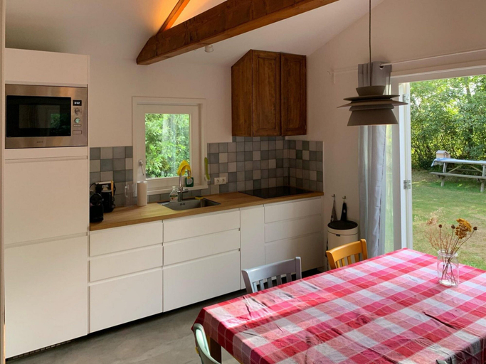 Private kitchen 5, Renovated Bungalow With Garden for Families, Zijpe