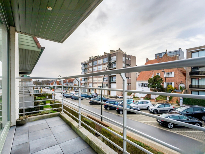 Balcony 2, Sunny Modern Apartment in Koksijde, West-Vlaanderen