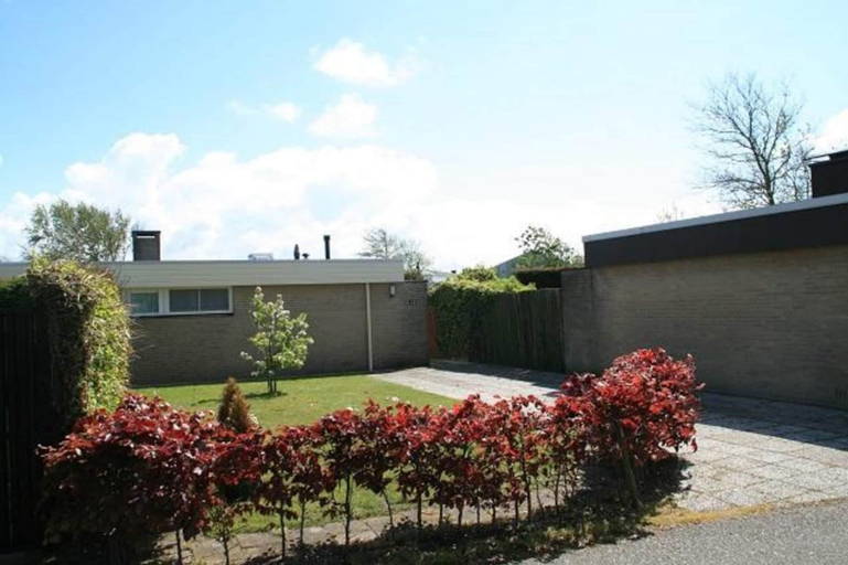 Garden 3, Bungalow With South-facing Garden, Zijpe