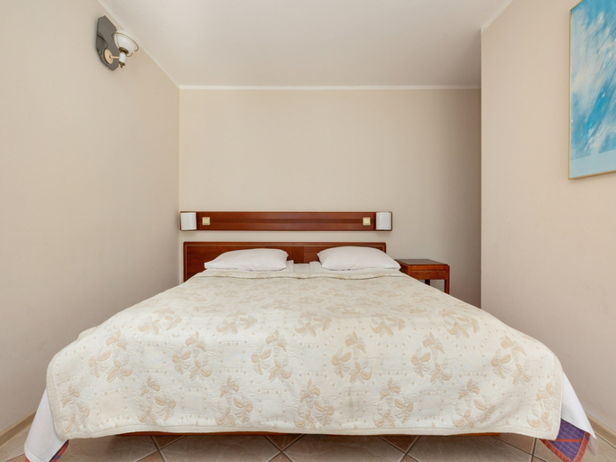 Room 4, Holiday Apartment in Rewal, Breakfast Included, Gryfice