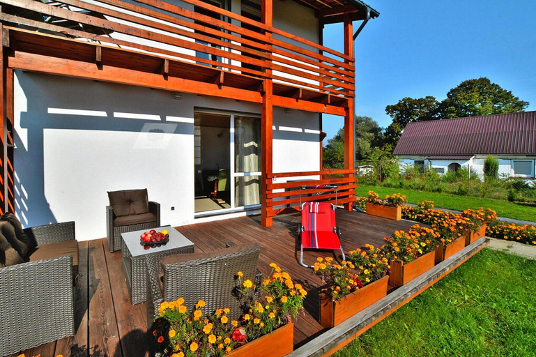 Others 4, Lakeside holiday home, private garden, Szczecinek