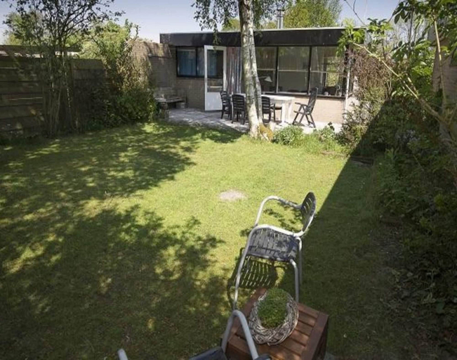 Garden 4, Family Bungalow With Garden, Zijpe