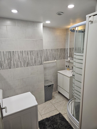 Bathroom 3, Chambre 2 lit simple avec balcon, Aude