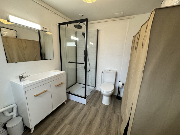 Bathroom 4, La Liberation - Centre - 4 Pers, Sarthe