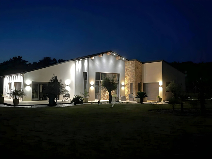 Exterior 5, Villa in Saint-corneille With Private Jacuzzi, Sarthe