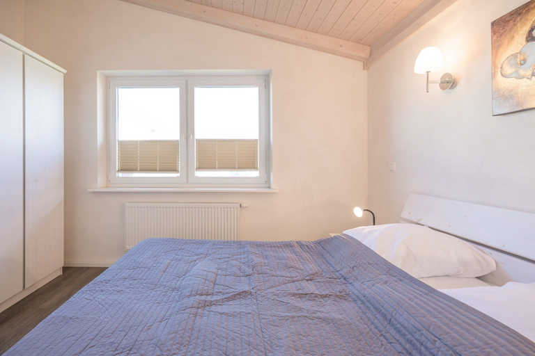 Room 4, Holiday Home in Dagebull With Terrace, Nordfriesland