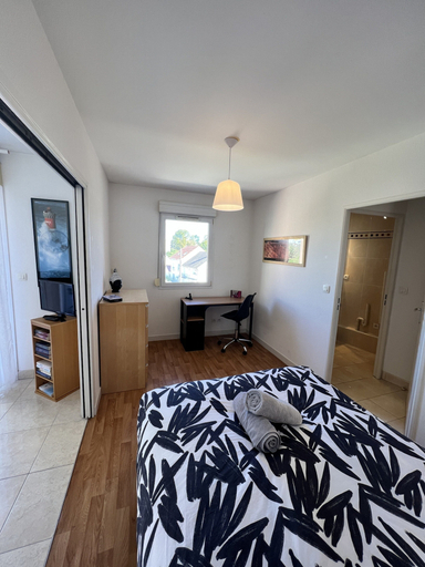 Room 4, Bright City Escape With Parking, Sarthe