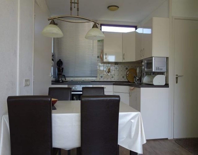 Private kitchen 2, Family Bungalow Near the Beach and sea, Zijpe