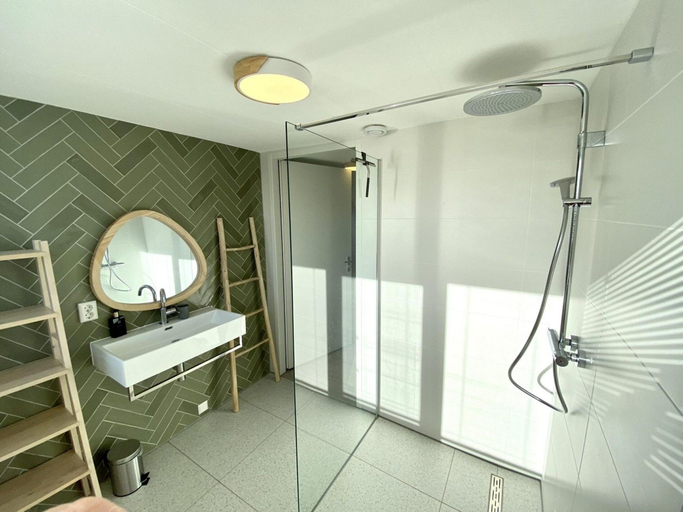 Bathroom 3, Stunning villa near beaches and golf course, Harenkarspel