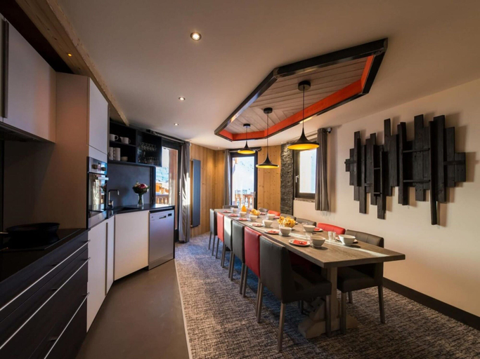 Dining, Chalet in Val Thorens Near Ski Slopes, Savoie