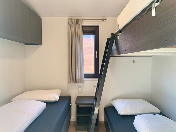 Room 5, Chalet in Sint Maartenszee near Sandy Beach, Zijpe