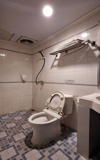 Bathroom 4, Hotel K77, Dumai