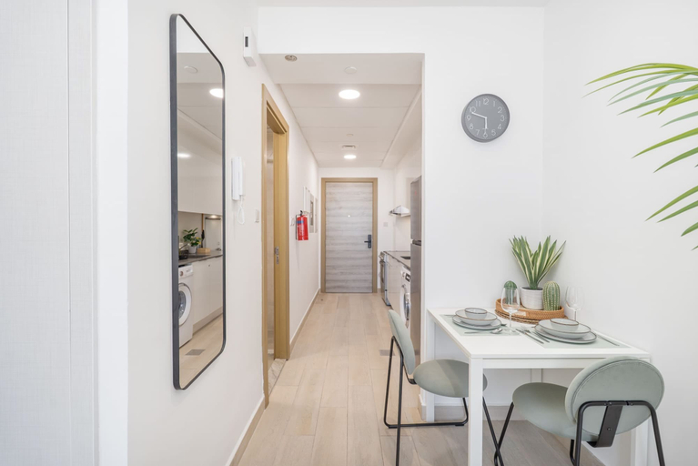 Room 3, Majestic Studio in Bloom Tower C Perfect for 2, Dubai