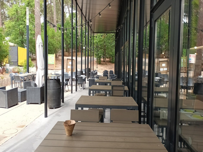 Outdoor dining 4, Apartment by Opal Coast Beach With Pool Access, Gironde