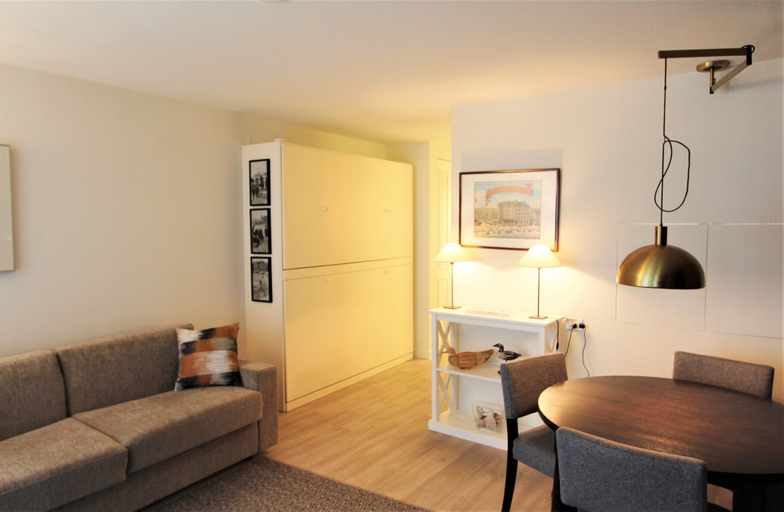 Dining 2, Studio in Het Zoute With Side Sea View, West-Vlaanderen