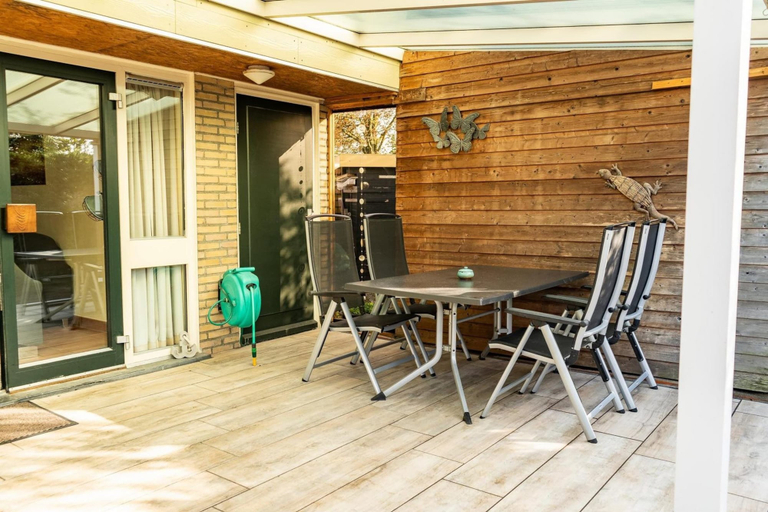 Balcony 3, Furnished Bungalow With Garden, Zijpe