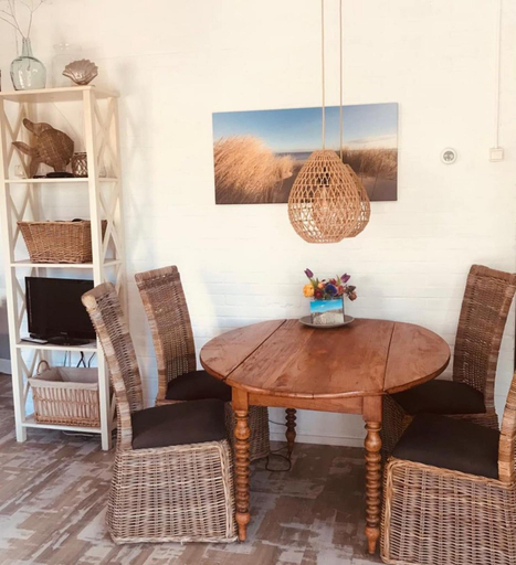 Dining, Cosy Bungalow on Quiet Resort Near Beach, Zijpe