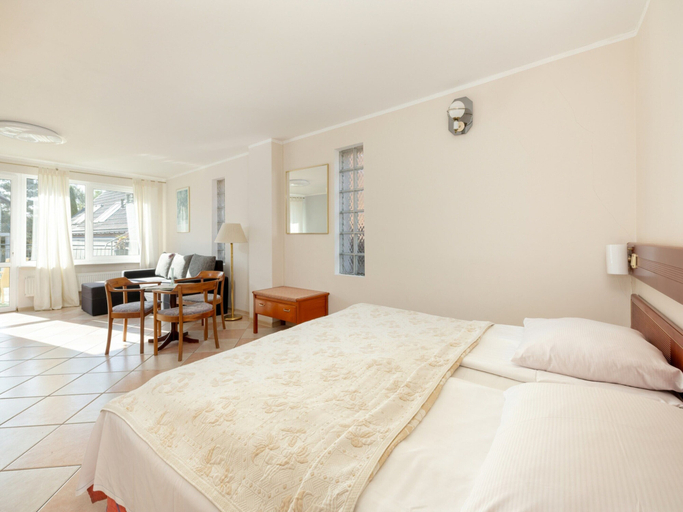 Room 2, Holiday Apartment in Rewal, Breakfast Included, Gryfice