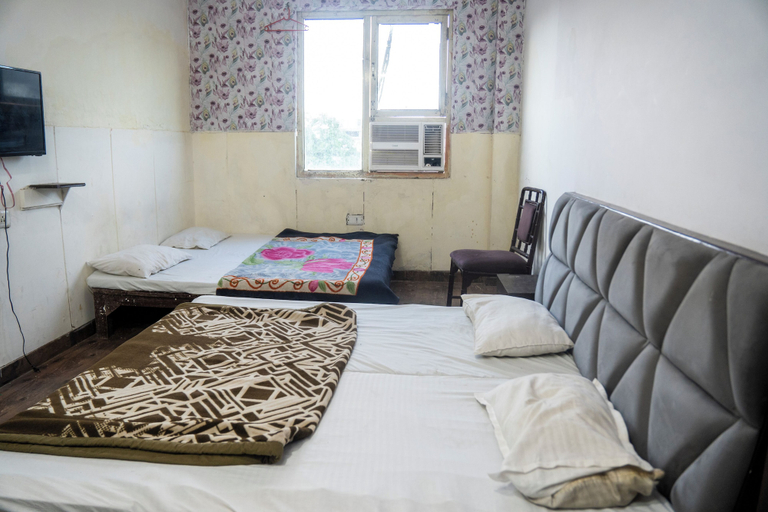 Room 5, Hotel Ved & Restaurant, Agra