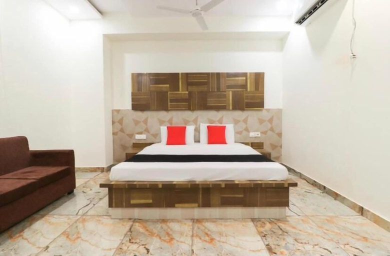 Room 4, Hotel Geeta Garden, Unnao