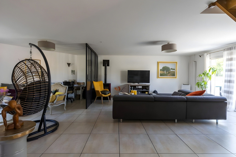 Living room 4, Trackside Retreat - Ideal Base in Le Mans, Sarthe