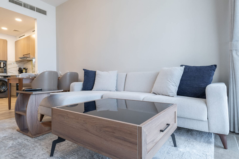 Room 3, Stay in Studio City at Celia Residence Perfect for 2, Dubai