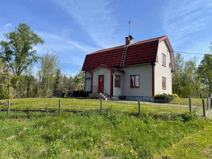 Primary image, Secluded House with Garden and Lakes, Oskarshamn