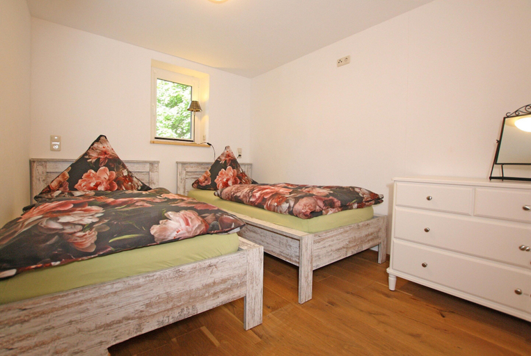 Room 5, Luxuriose Ferienwohnung mit Terrasse, Wiek, Vorpommern-Rügen