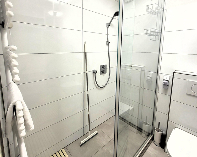 Bathroom 2, Winterberg Apartment With Free Garage, Hochsauerlandkreis