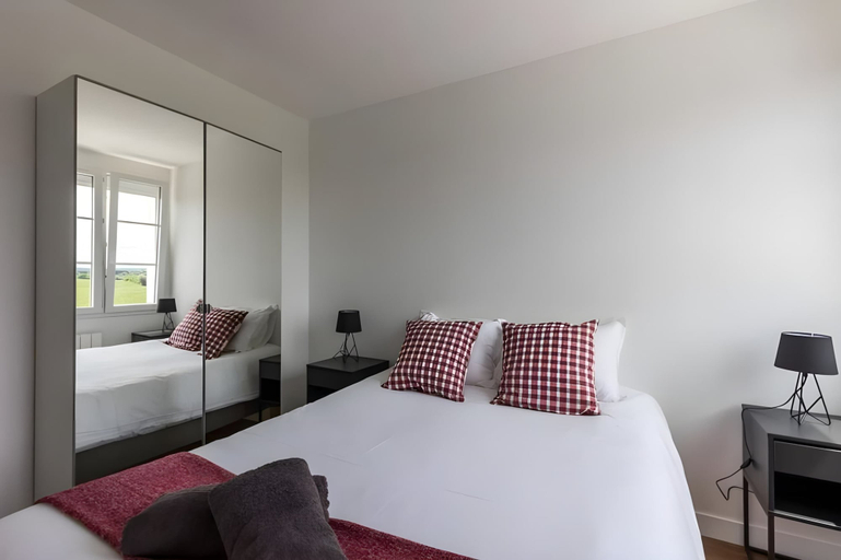 Room 3, Farmhouse in Laigne Near Le Mans Circuit, Sarthe