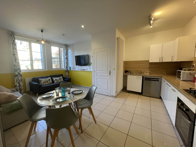 Dining, Central Le Mans Apartment, Sarthe