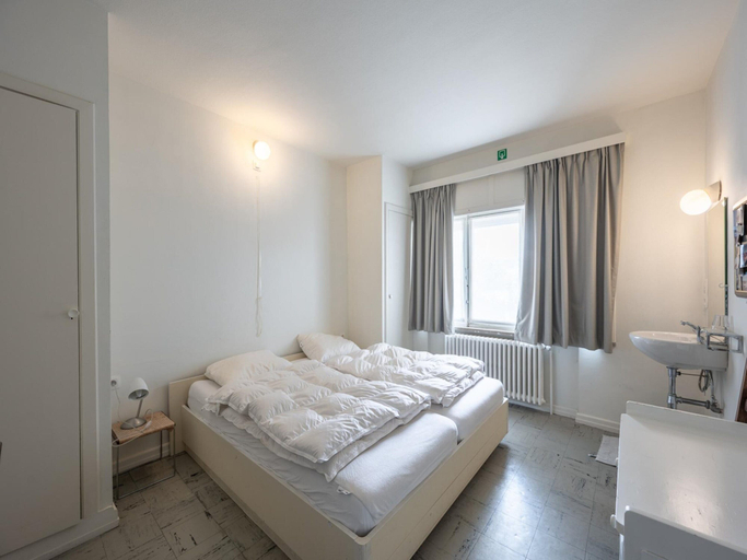 Room 2, Apartment in Duinbergen by the Sailing School, West-Vlaanderen