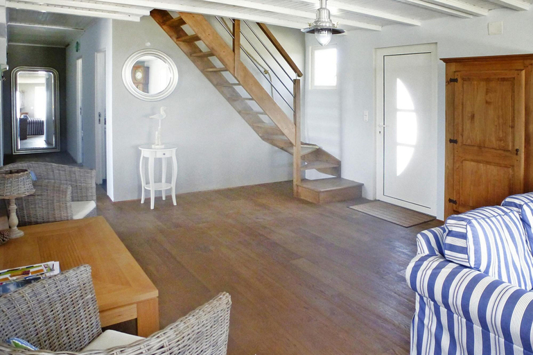 Living room 3, Holiday Home in Chenac With Stunning Terrace Views, Charente-Maritime