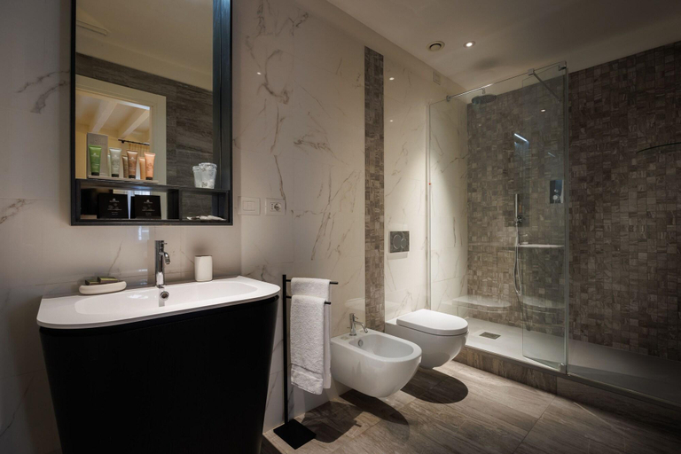 Bathroom 4, Maison Santa Croce, Florence