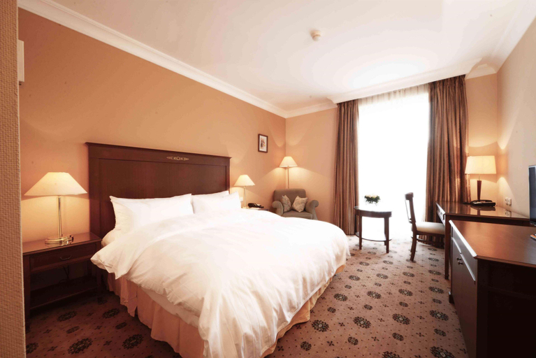 Bedroom 2, LOTTE City Hotels Tashkent Palace, Tashkent City