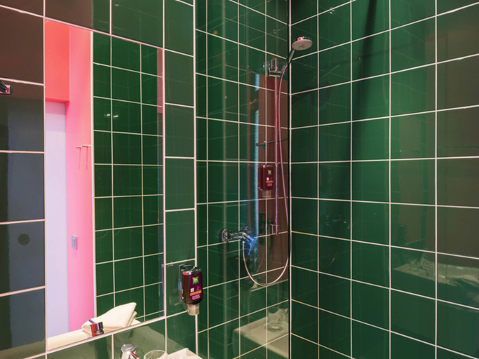 Bathroom 5, ibis Styles Frankfurt City, Frankfurt am Main